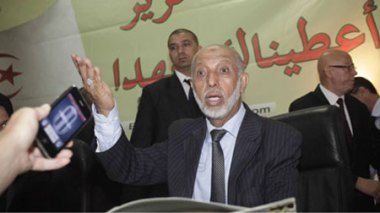 Belkhadem cède à la pression des ministres FLN