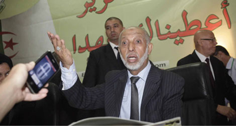 Belkhadem cède à la pression des ministres FLN