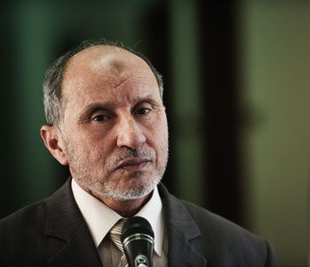 Mustapha Abdeldjalil : « Nous enverrons une délégation en Algérie une fois qu’elle a reconnu le CNT »