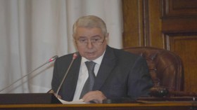 بن صالح يطالب بصلاحيات أوسع للبرلمان في الدستور المقبل