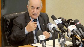 تبون يلتقي الوزير الأول الفرنسي بباريس