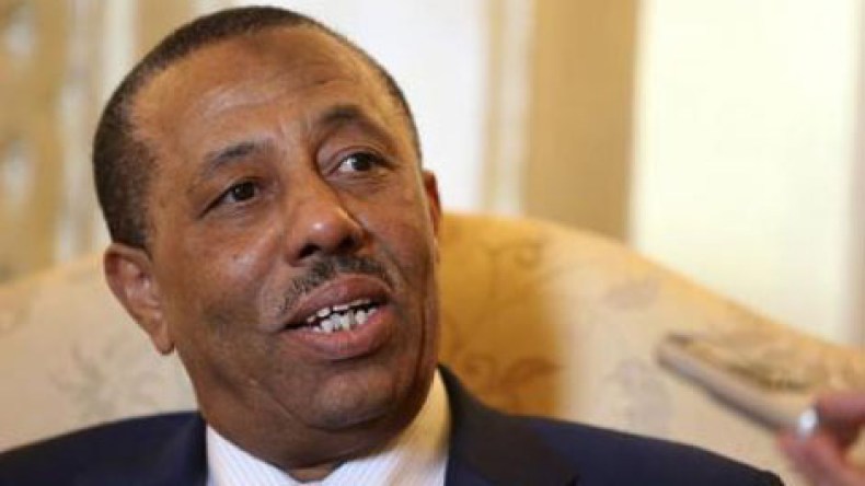 الثني يتهم قطر بإرسال طائرات محملة بالسلاح إلى طرابلس