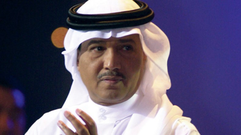 بعد ارتباطه بجزائرية…محمد عبده يريد الزواج مرة أخرى!