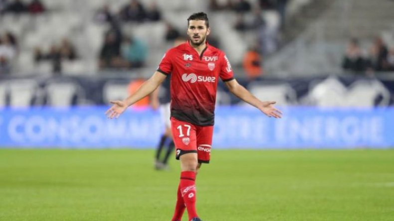 مهدي عبيد يُفكّر في العودة إلى إنجلترا