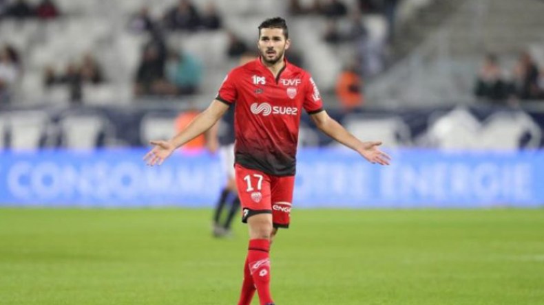 رائد القسم الثاني الإنجليزي يُريد جلب “عبيد”