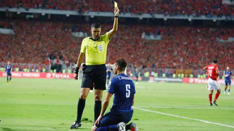 رئيس الكاف يتجاهل عبيد شارف ويرد الاعتبار لسيكازووي