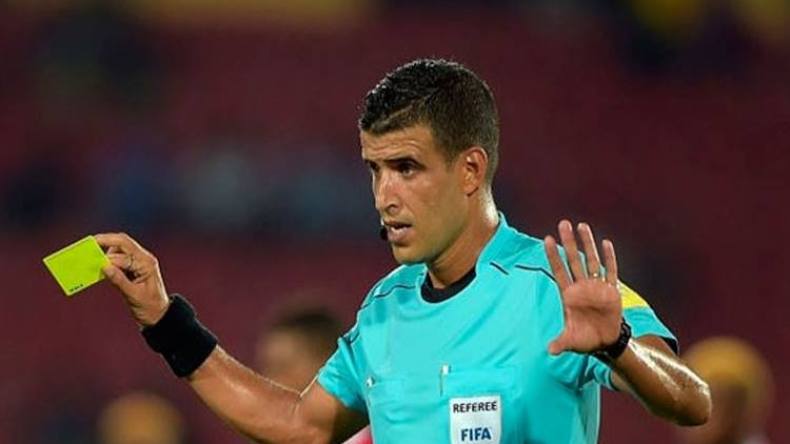 أحمد أحمد يفي بوعده ويرفع الحظر عن الحكم الجزائري عبيد شارف