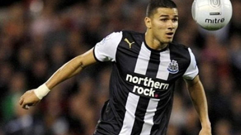 مدرب نادي‮ ‬نيوكاسل‮: بإمكان عبيد أن‮ ‬يلعب دورا هجوميا مستقبلا‮ ‬