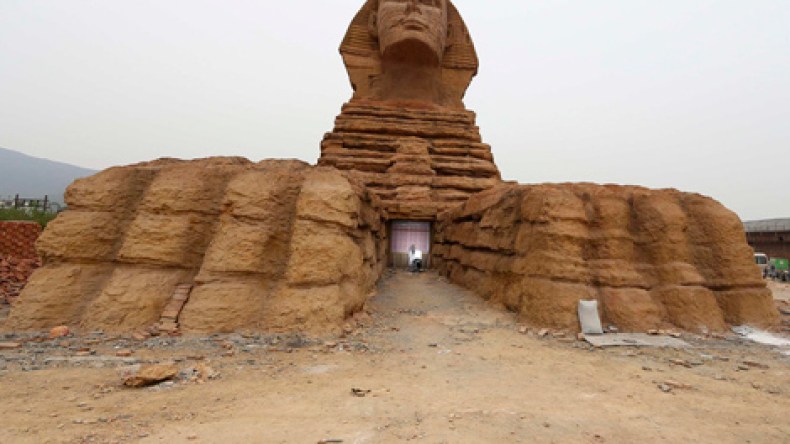 الصين تبني تمثالا شبيها بأبي الهول ومصر تحتج