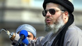 أمريكا تحاكم “أبو حمزة المصري” بتهمة الإرهاب