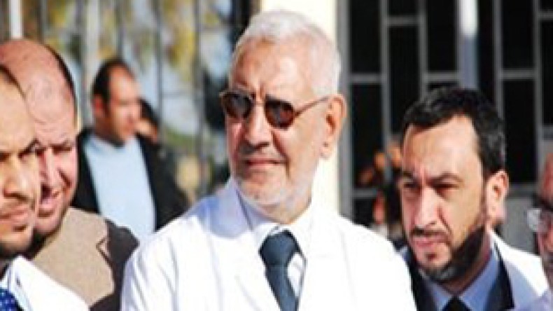 الأطباء  العرب  يقرّرون  سحب  الثقة  من  المصري  عبد  المنعم  أبو  الفتوح