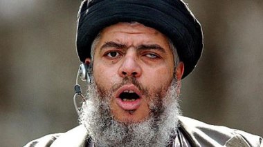 L'imam radical Abou Hamza arrive aux États-Unis