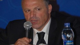 أبو‭ ‬ريدة‭ ‬على‭ ‬طريقة‭ ‬‮”ضربني‭ ‬وبكى‭ ‬وسبقني‭ ‬واشتكى‮”