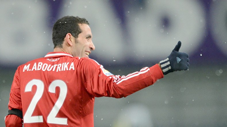 الجزائريون يتضامنون مع النجم محمد أبوتريكة