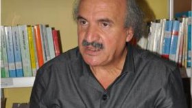 عبد الرحمن أمالو يُهدي مؤلفاته للمركز الثقافي الجزائري بباريس