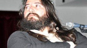 مسيرات‮ ‬واعتصامات‮ .. ‬وانشقاقات‮ ‬بسبب‮ ‬دعاة‮ ‬الحكم‮ ‬الذاتي‭