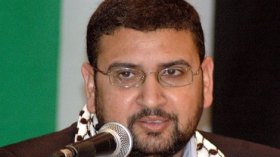 حماس: “كيري غير مرحّب به وعباس غير مفوّض لمفاوضة إسرائيل”