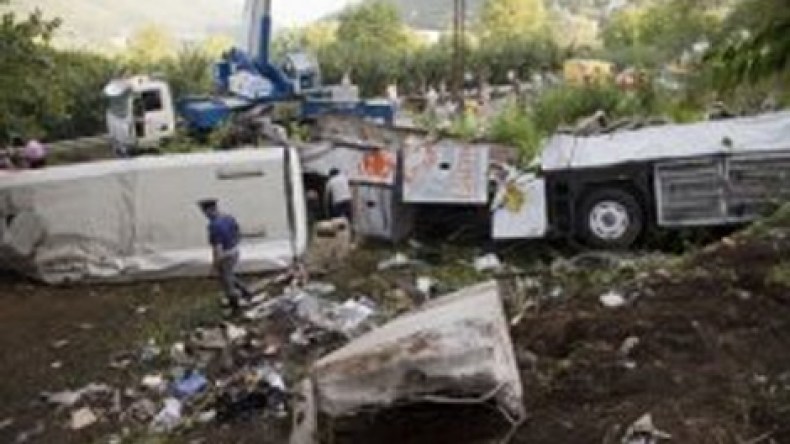 حادث مروع لحافلة في ايطاليا يسفر عن 38 قتيلا