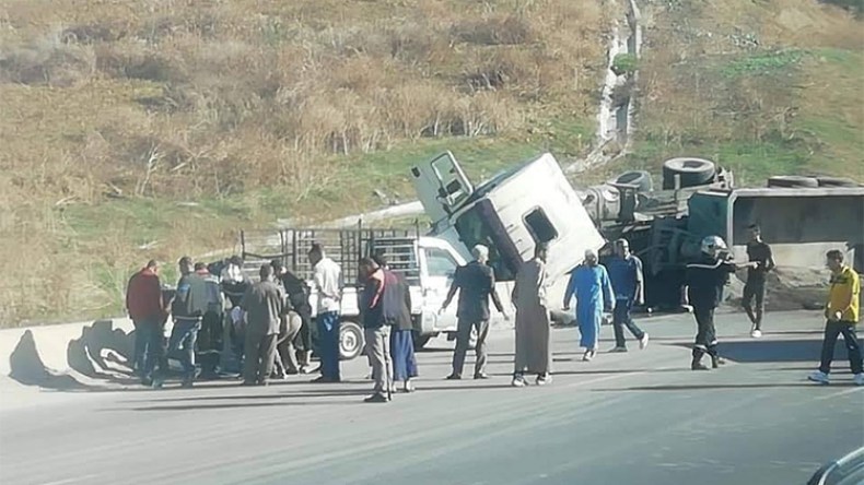 قتيل و10 جرحى في حادث سير بالطريق السيار