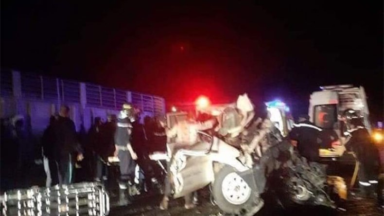 أربع وفيات إثر اصطدام سيارة إسعاف بجمل وشاحنة بإيليزي