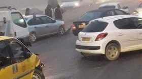 اصطدام تسلسلي بين 16 مركبة على الطريق السيار في البويرة