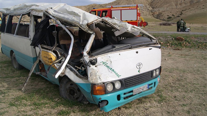 إصابة 25 راكبا في انحراف حافلة بتيارت