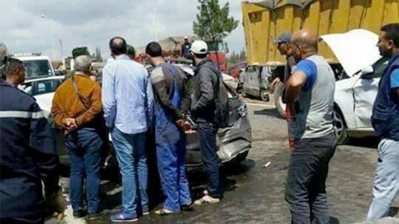 مقتل 3 شبان في اصطدام شاحنة بسيارتين في قالمة