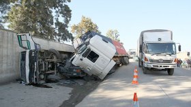 شاحنات وحافلات الموت تسبب قتل وجرح نصف مليون جزائري