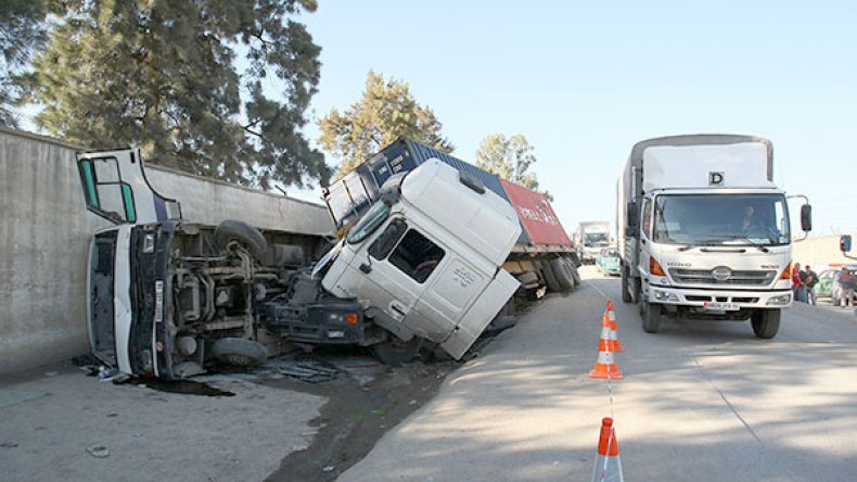 شاحنات وحافلات الموت تسبب قتل وجرح نصف مليون جزائري