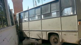 حافلة “مجنونة” تداهم مقر بلدية بتبسة وتقتل سيدة