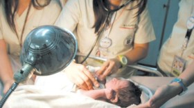 سيدة تزعم بأن رضيعها اختطف.. ومسؤولو العيادة قالوا إنها لم تكن حاملا