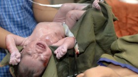 ثلاثة  أطباء يقودون شبكة دولية لإجهاض الأجنة وابتزاز الأمهات العازبات