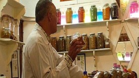 مواد لتسمين الأبقار ضمن عقاقير الإنجاب وأعشاب علاج السرطان