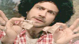 مخرج  جزائري  يتنكر  لأصوله  من  اجل  فيلم  مصري  مع  احمد  السقا