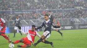 أول بطاقة حمراء لـ “آدم الوناس”