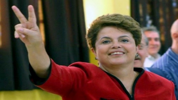 Présidentielle au Brésil: Dilma Rousseff largement en tête devant Aecio Neves