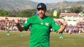 المدرب عمروش: لا يمكن للأفارقة التتويج بكأس العالم والتنظيم غائب عن ثقافتهم الكروية!