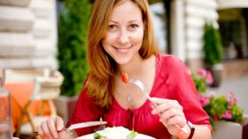 هذا نظامك الغذائي بعد الولادة؟!