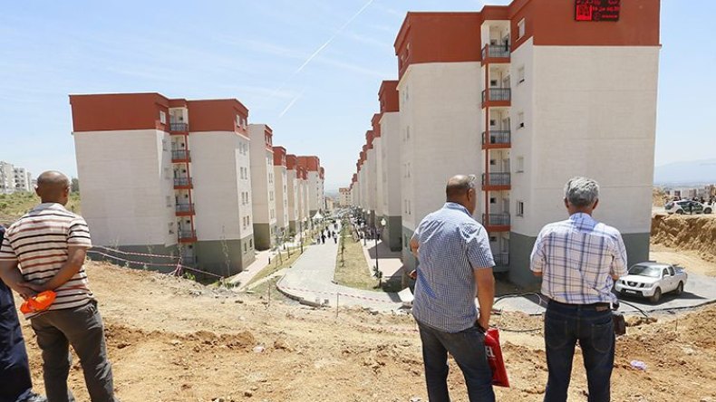 المستفيدون من سكنات “عدل” يشمعون مقر الوكالة بتيزي وزو