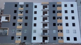 مكتتبون في برنامج “عدل 2” يحاصرون مقر الوكالة بوهران