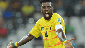 أديبايور ينال العفو.. ويعود لمنتخب الطوغو