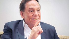 عادل إمام: تشجيع الجزائر في المونديال واجب على كل عربي