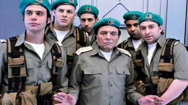 عادل‭ ‬إمام‭ ‬في‭ ‬‮”‬فرقة‭ ‬ناجي‭ ‬عطا‭ ‬الله‮”‬‭.. ‬يقاوم‭ ‬إسرائيل‭ ‬بحثا‭ ‬عن‭ ‬رصيد‭ ‬بنكي‭!‬