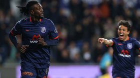 “أديبايور” ينذر الخضر بثلاثية!