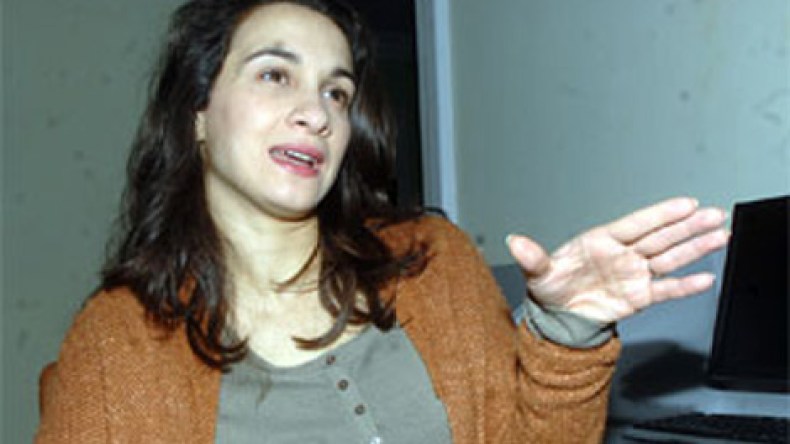 الجزائرية عديلة بن ديمراد تفوز بجائزة أحسن ممثلة بمهرجان القاهرة