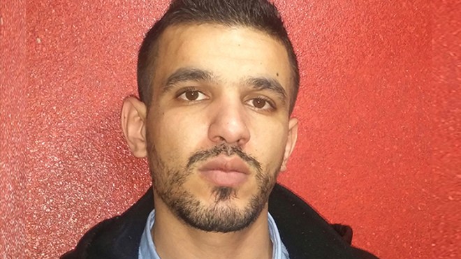 الصحفي عدلان ملاح يخطر إدارة السجن كتابيا بمواصلة الإضراب عن الطعام