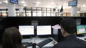 لا تدخلوا الإدارات.. نحن في عطلة