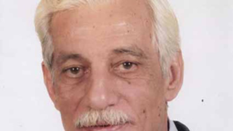 “كدت أطلّق الرواية بسبب شقيقي الشهيد غسان”