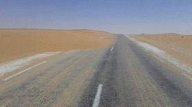 أكوام الرمال تعزل أدرار ومستعملو الطريق عالقون