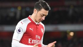 أوزيل: يجب أن نتصدّى للتطرّف الغربي بِذكاء